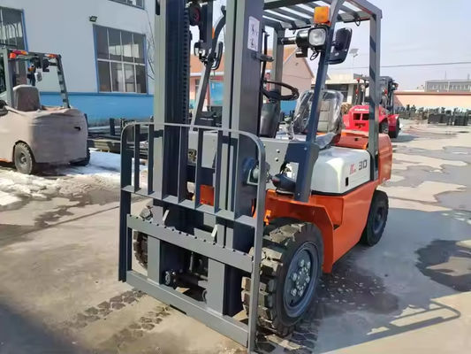 Diesel Forklift 2500kg Capacity Diesel Powered Forklift With Manual/Automatic Transmission